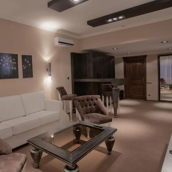 Orly Park-Hotel, hotel in Kyiv
