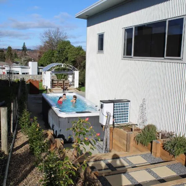 Luxury Retreat with Swim Spa, hotel in Taupo