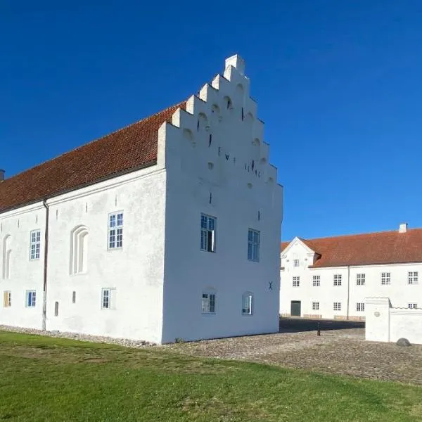 Danhostel Vitskøl Kloster, hótel í Ranum