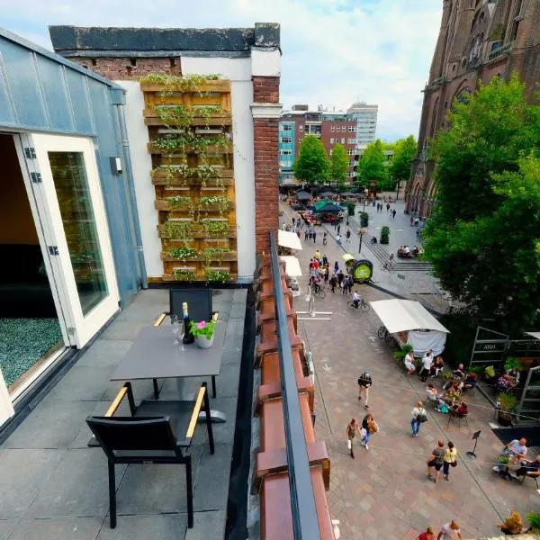 Sunny 45m2 Penthouse with Balcony and Terrace - R65C, ξενοδοχείο στο Αιντχόφεν