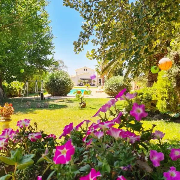 Villa Vravrona Tower & Suites, hotel di Markopoulo