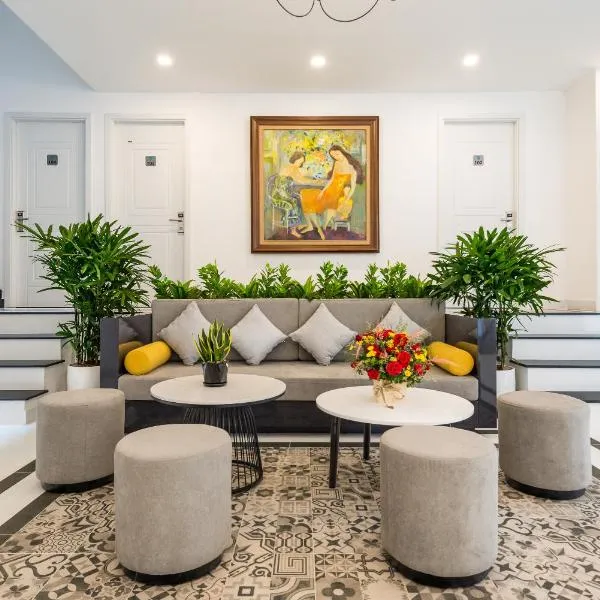 Cozrum Homes The Gallery Residence, hotel in Ho Chi Minh City