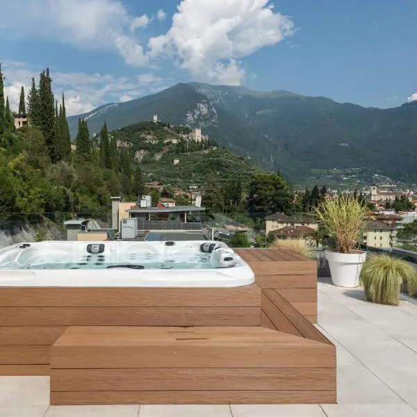 HOODY ACTIVE & HAPPINESS HOTEL, hotel v destinaci Arco