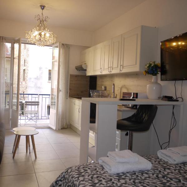 Beach - a modern studio flat in central Nice