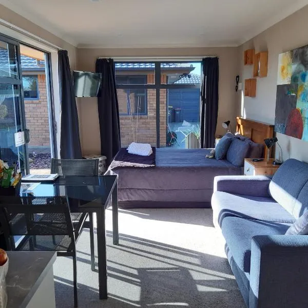 Modern BNB unit with Wifi and Breakfast, hotel in Greymouth