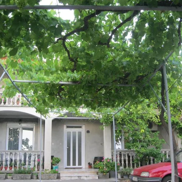 Apartments Miana, hotel in Tivat