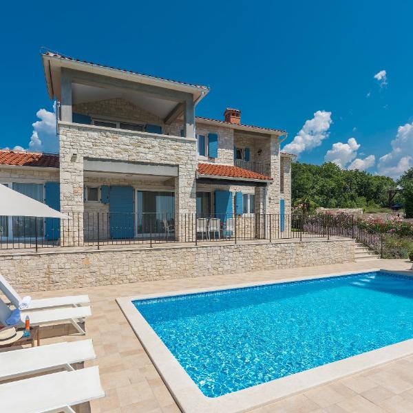 Villa Sterpazzi - near Porec with Sea View, private Jacuzzi, Sauna and Pool