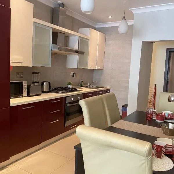 [B] Bakerstreet - Beautiful Two Bedroom Apartment, готель у місті Аккра