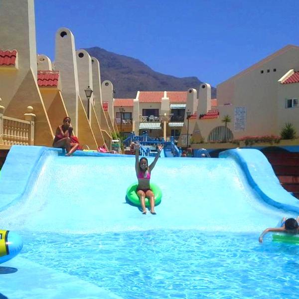 Comfortable apartment next to the pools