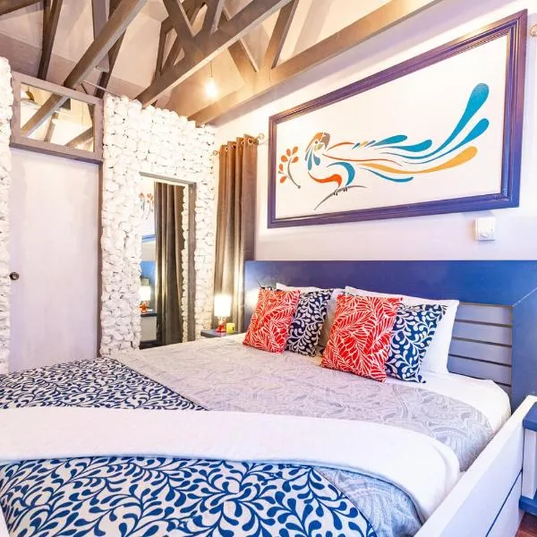 Parrot Cottage at Viking Hill - Love Beach, hotel en Nassau