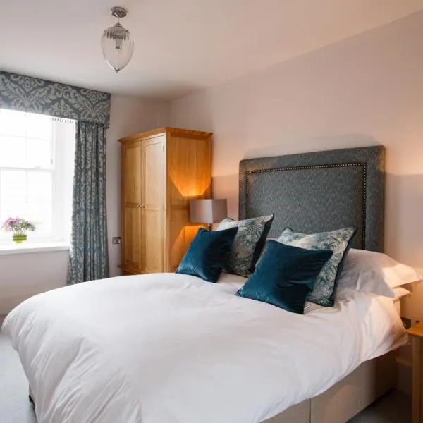 Cardigan Castle, hotel din Cardigan