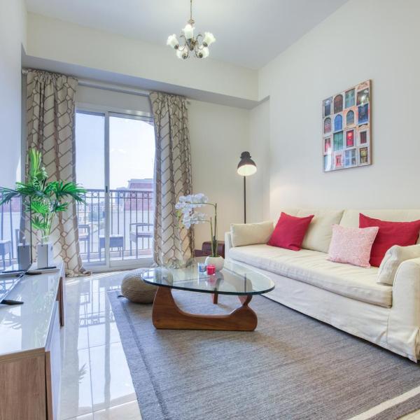 Eclectic 1BR in Pantheon Boulevard by Deluxe Holiday Homes