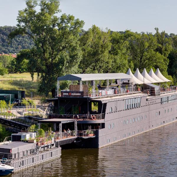 Botel Marina