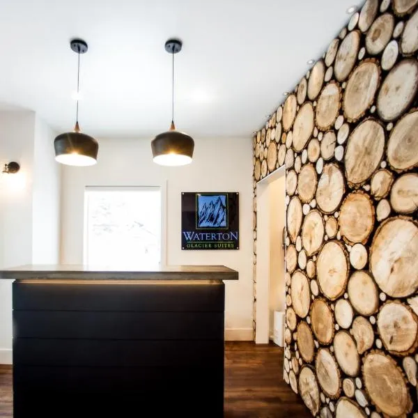 Waterton Glacier Suites, מלון בווטרטון פארק
