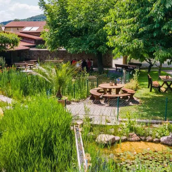 Landhotel Gut Wildberg mit Badeteich, ξενοδοχείο στο Μάισεν