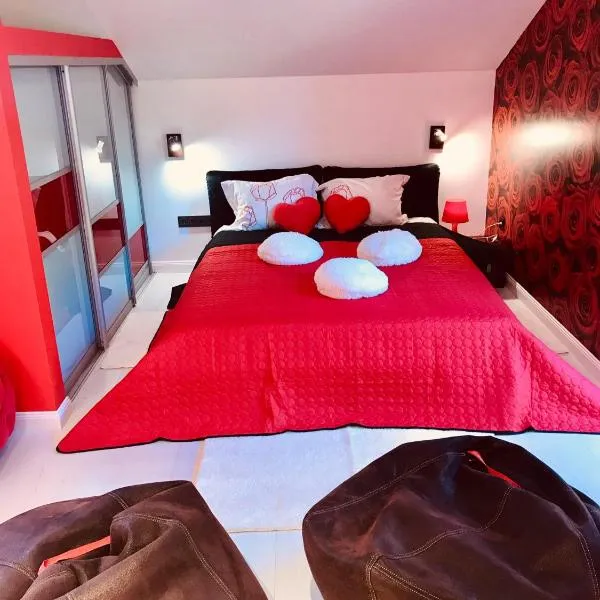 Rožu romantika, Hotel in Cēsis