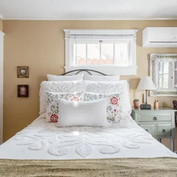 Casita Charm, Cozy Character, hotel a Long Beach