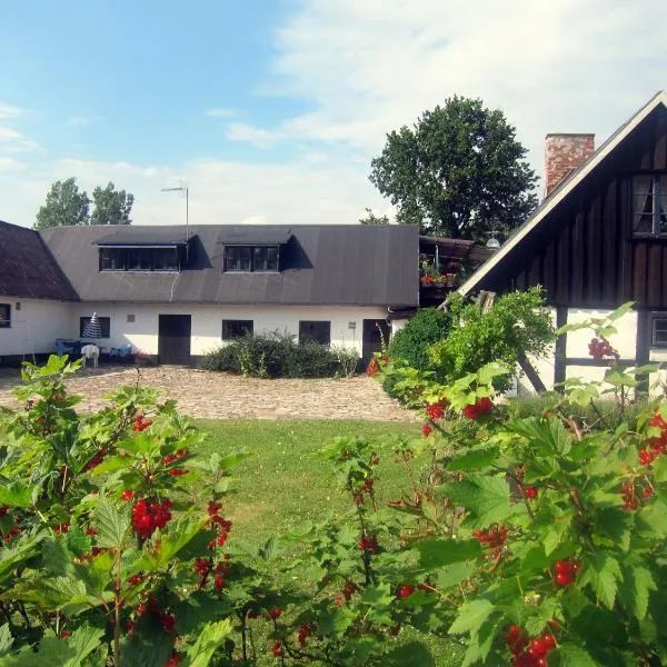 Brösarp Källagården Stora Gårdslägenheten, Hotel in Brösarp