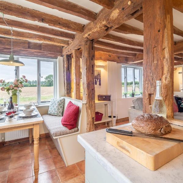 Stylish rural cottage with views over fields and the River Stour - The Granary
