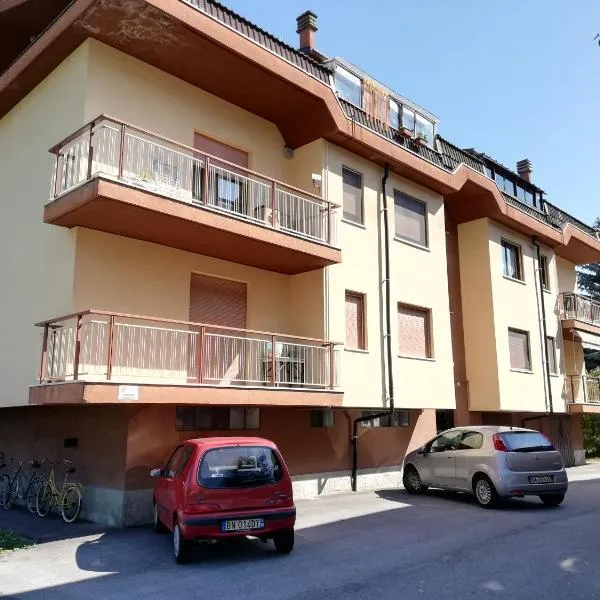 Trilocale con box cantina a Robilante, hotel v destinaci Robilante