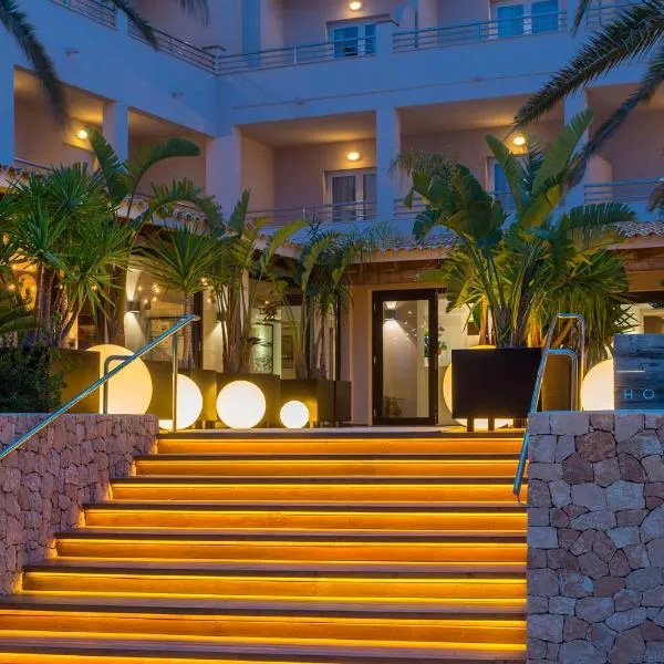 Es Pujols में, होटल Hotel Tahiti