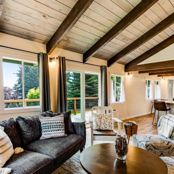 Tall Cedars Cabin By The Water, ξενοδοχείο σε Eastsound