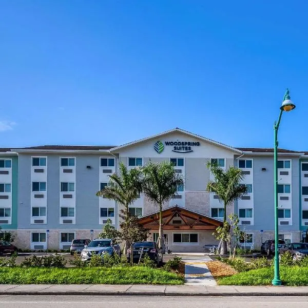 WoodSpring Suites Naples West, hotel in Naples