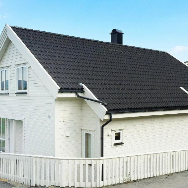 8 person holiday home in Auklandshamn