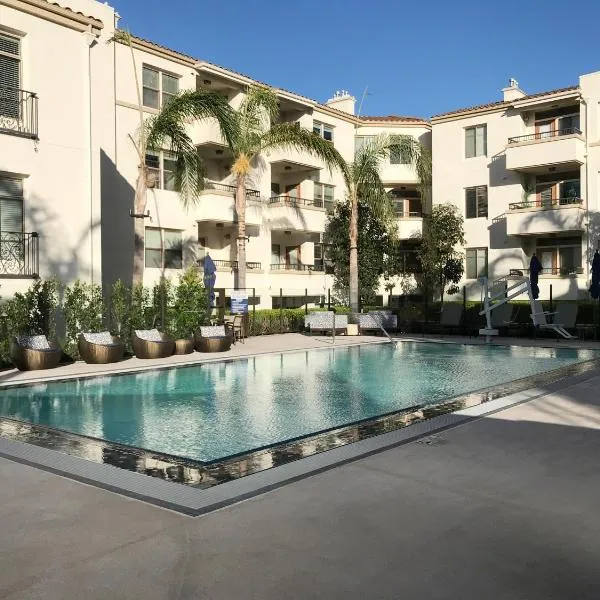 Perfect Apt near UCLA w Parking Gym Pool WIFI in Westwood B3，位于洛杉矶的酒店