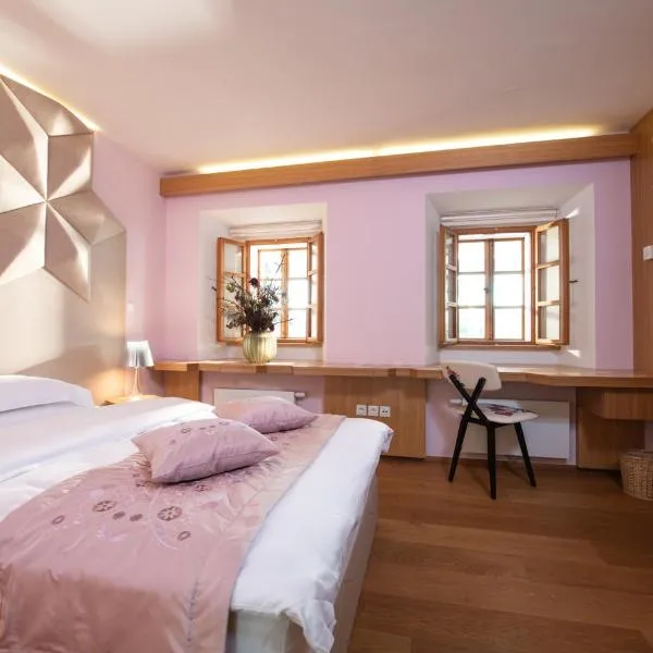 Škrabčeva domačija, hotel v destinaci Ribnica