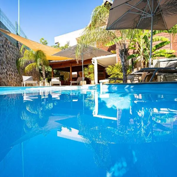 Le Kerveguen, hotel v destinaci Saint-Gilles-les Bains