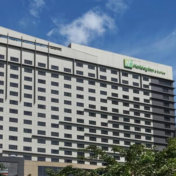 Holiday Inn & Suites Makati by IHG、マニラのホテル