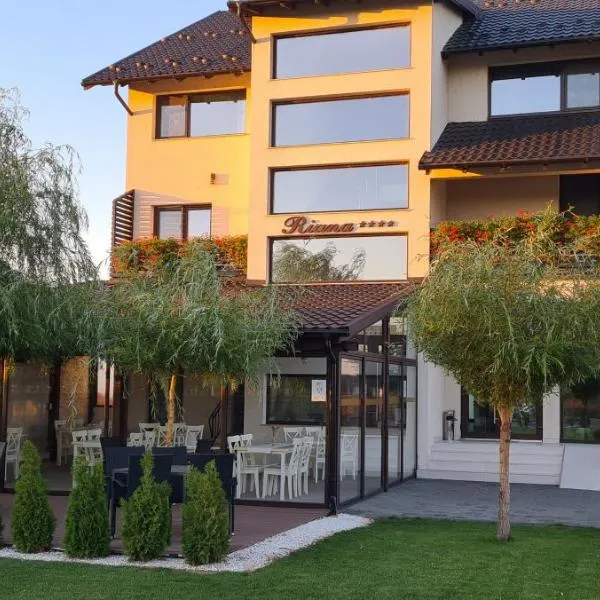 Riana, hotel u gradu 'Adjud'