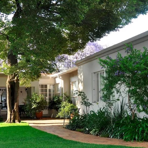 Rosebank Lodge Guesthouse by Claires, hotel in Johannesburg