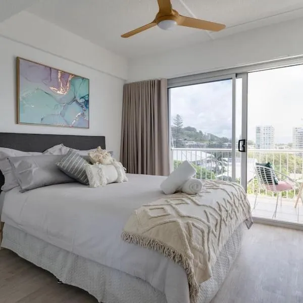 Burleigh Point Beach Vibes Stylish and Modern，位于黄金海岸的酒店