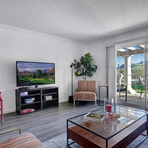 Our Mesquite-Refreshed 1st floor nature preserve & mtn view condo!, hotel di Palm Springs