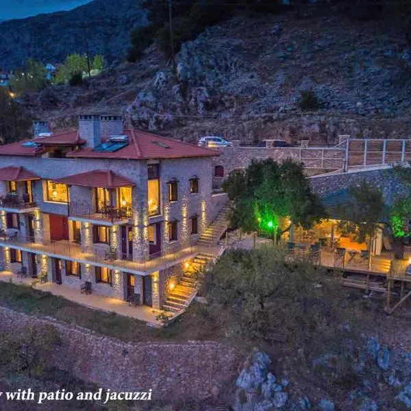 AlmondHouse Suites with Fireplace - ADULTS ONLY, hotel u gradu Arahova