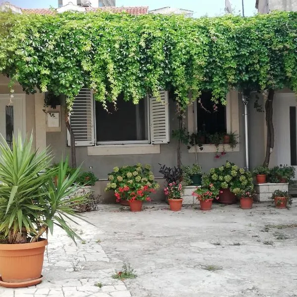 Studio Apartman Lenka, Hotel in Split