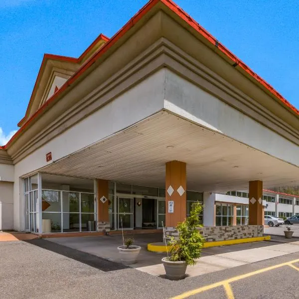 Red Carpet Inn & Suites, hotel in Hazleton