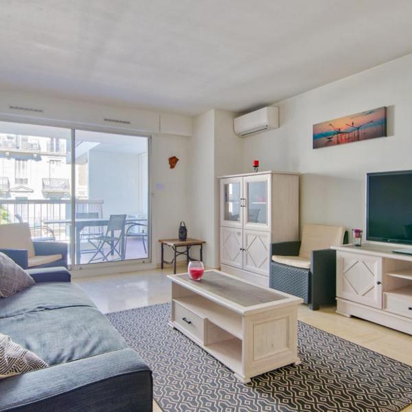 1br w AC and terrace in the heart of Toulon near train station Welkeys