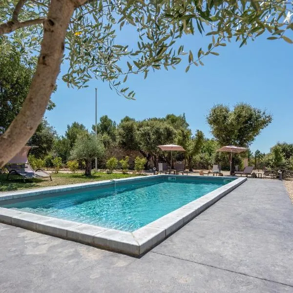 Mas la Chêneraie Lourmarin - Au calme, à 10 mn du centre ville à pied、ルールマランのホテル