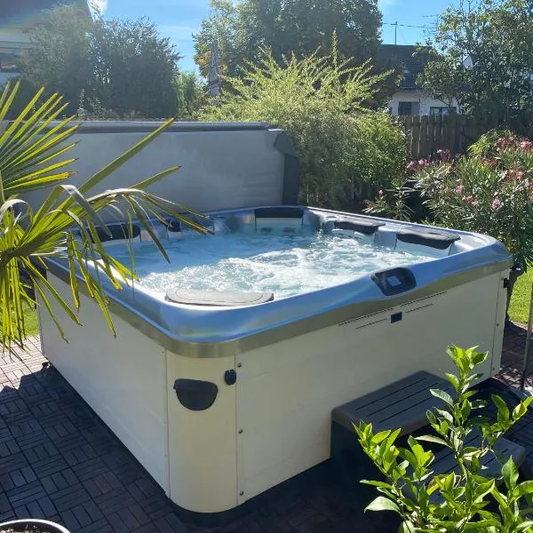 Bauernhaus Loth - exklusive Ferienwohnungen, hotel in Mitlosheim