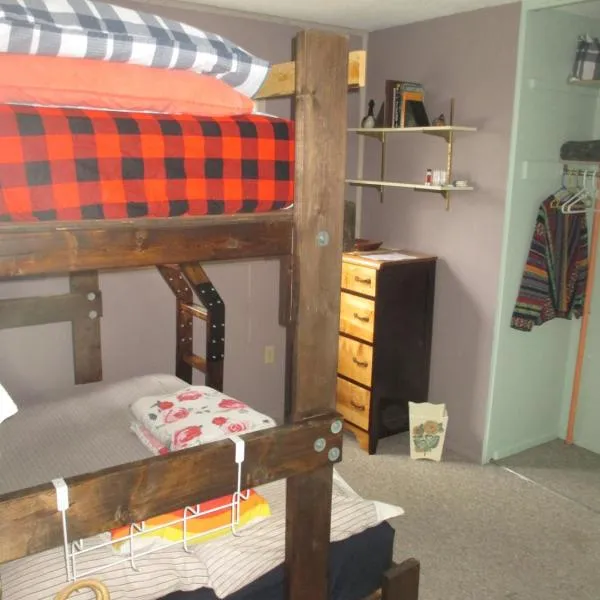 Nice Bunk Bed, hotel v destinaci Whitehorse