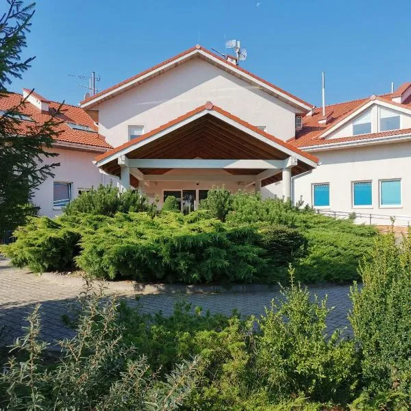 Golf Hotel Lisia Polana, hotel em Pomocnia