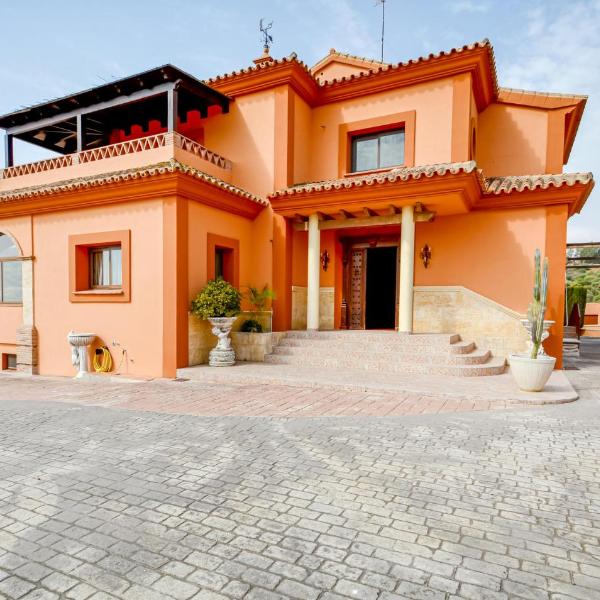 Stunning Home In Estepona With 6 Bedrooms, Wifi And Outdoor Swimming Pool