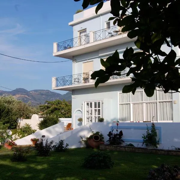 Astir Hotel, מלון בקארלובאסי