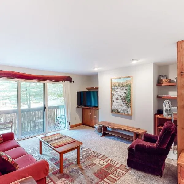 Mountain Breeze Getaway Condos, hotel v destinaci Warren