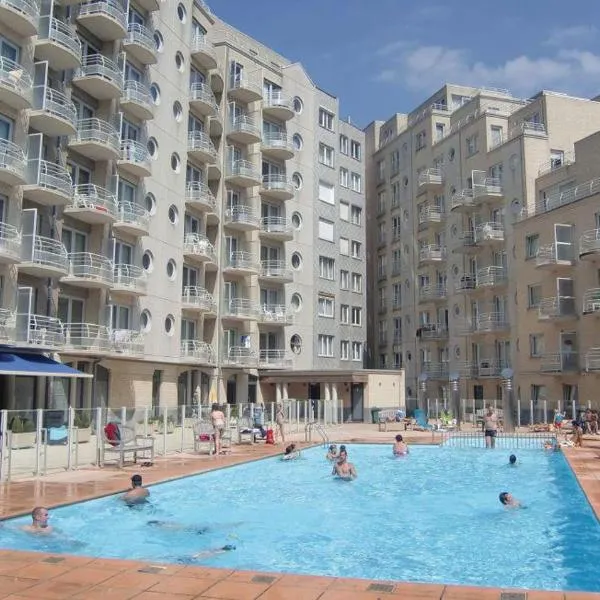 Studio zwembad met frontaal zeezicht, hotel in Ostend