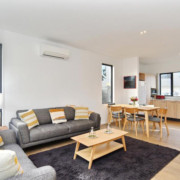 Salisbury Style - Brand new city apartment - Christchurch Holiday Homes