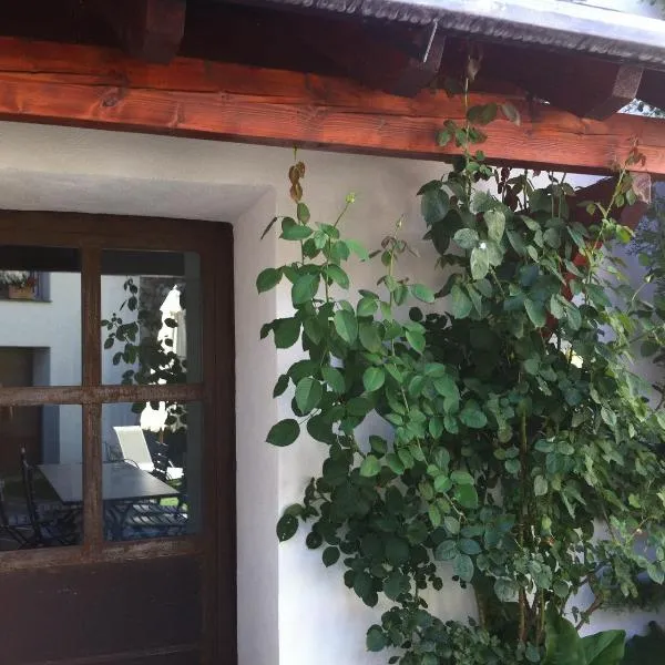 La Maison Carolane, hotel v destinaci Latour-de-Carol